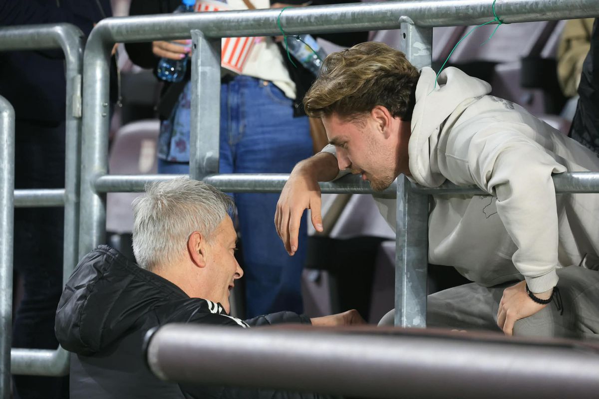 Cine este fotbalistul pe care Bergodi l-a îmbrățișat în tribuna Giuleștiului, imediat după ce a învins-o pe Rapid