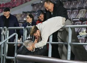 Cine este fotbalistul pe care Bergodi l-a îmbrățișat în tribuna Giuleștiului, imediat după ce a învins-o pe Rapid