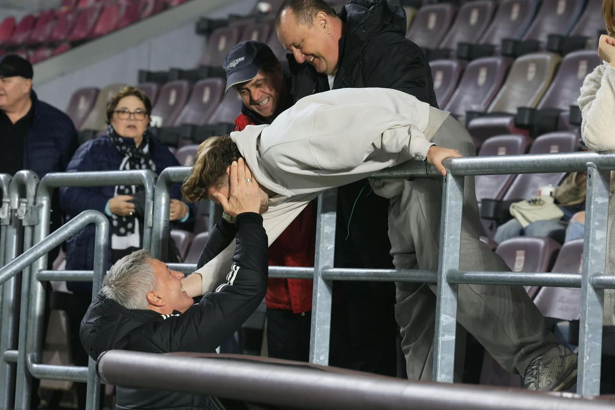 Cine este fotbalistul pe care Bergodi l-a îmbrățișat în tribuna Giuleștiului, imediat după ce a învins-o pe Rapid