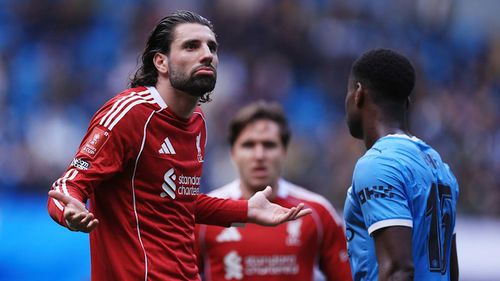 Dominik Szoboszlai gesticulează arogant în fața suporterilor lui Liverpool