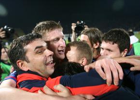 20 de ani de la FCSB - Rapid » Povestea „sfertului” dramatic din Cupa UEFA: dueluri tari, orgolii, rivalitate și o ocazie uriașă în minutul 89