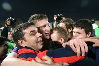 20 de ani de la FCSB - Rapid » Povestea „sfertului” dramatic din Cupa UEFA: dueluri tari, orgolii, rivalitate și o ocazie uriașă în minutul 89