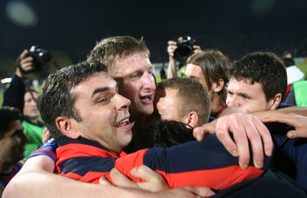 20 de ani de la FCSB - Rapid » Povestea „sfertului” dramatic din Cupa UEFA: dueluri tari, orgolii, rivalitate și o ocazie uriașă în minutul 89