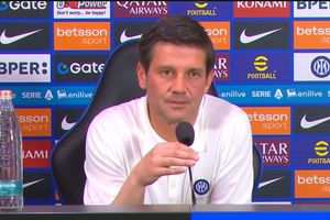 „Un gând pentru Mircea Lucescu?” » Conferința lui Chivu a fost despre viață, nu doar despre fotbal!