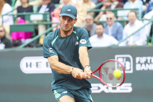 Americanul Tommy Paul (18 ATP) l-a învins pe Roman Andres Burruchaga (62 ATP), scor 6-1, 3-6, 7-5, în finala turneului de la Houston. La 28 de ani, americanul obține primul titlu din carieră pe zgură.