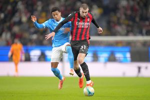 Napoli - AC Milan, derby pentru locul 2 în Serie A » Echipe probabile + cote