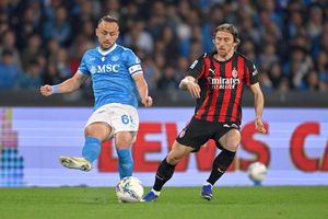 Napoli - AC Milan: Chivu stă cu ochii pe derby-ul din Serie A
