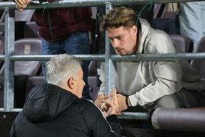 Cine este fotbalistul pe care Bergodi l-a îmbrățișat în tribuna Giuleștiului, imediat după ce a învins-o pe Rapid