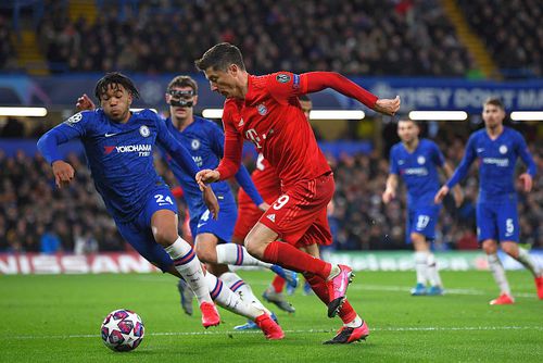 Reece James, în duel cu Robert Lewandowski // FOTO: Guliver/GettyImages