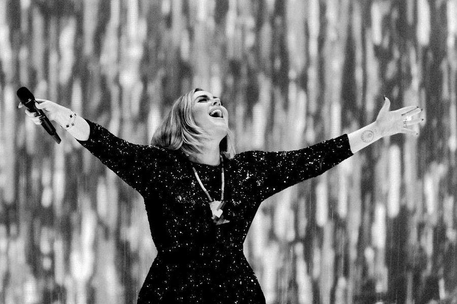 Cântăreața Adele, protagonista unei schimbări uluitoare! Cum arată la 32 de ani, după ce a slăbit aproape 50 de kilograme