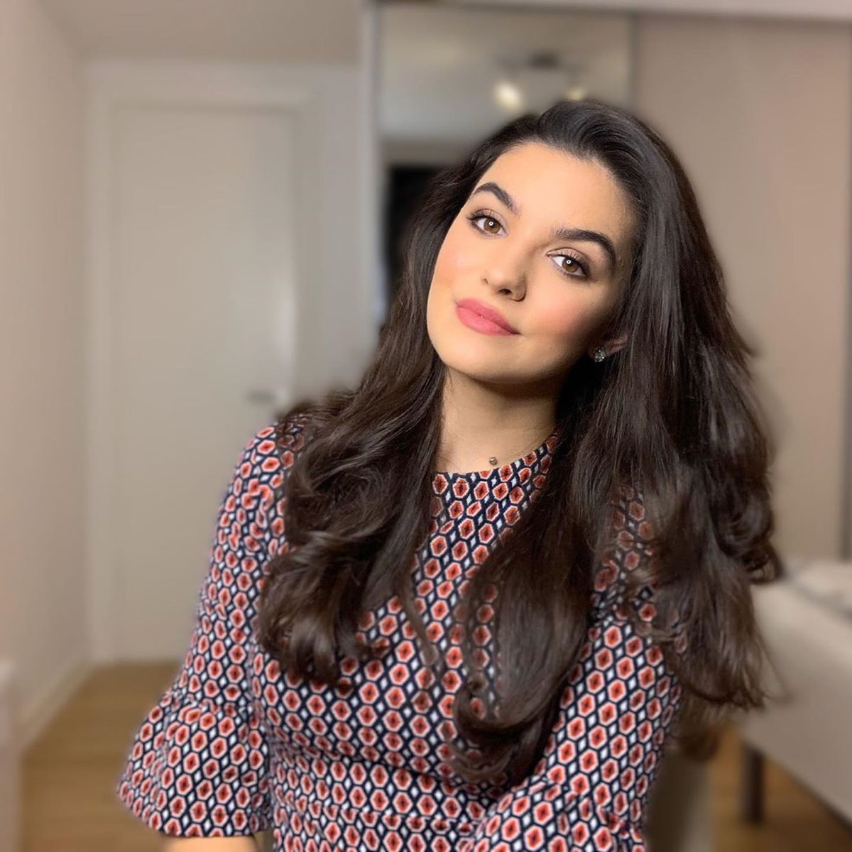 FOTO Iubita lui Adrian Petre și alte două foste Miss fac voluntariat și lobby pentru cadrele medicale, în lupta cu COVID-19