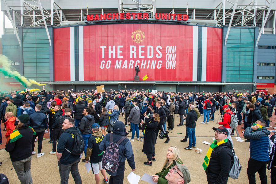 Derby-ul United - Liverpool a fost amânat după incidentele provocate de fani pe Old Trafford. Foto: Imago Mob