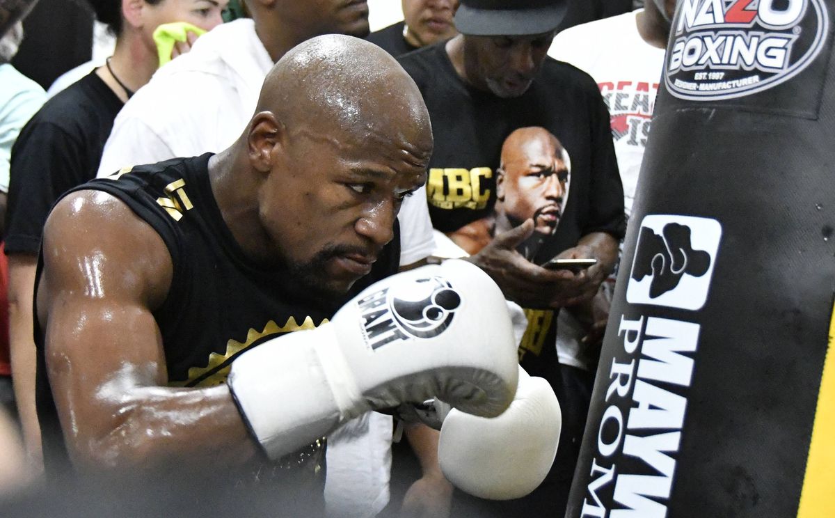 Floyd Mayweather i-a interzis logodnicei să mai intre în casă! Motivul pentru care dansatoarea s-a mutat într-un apartament