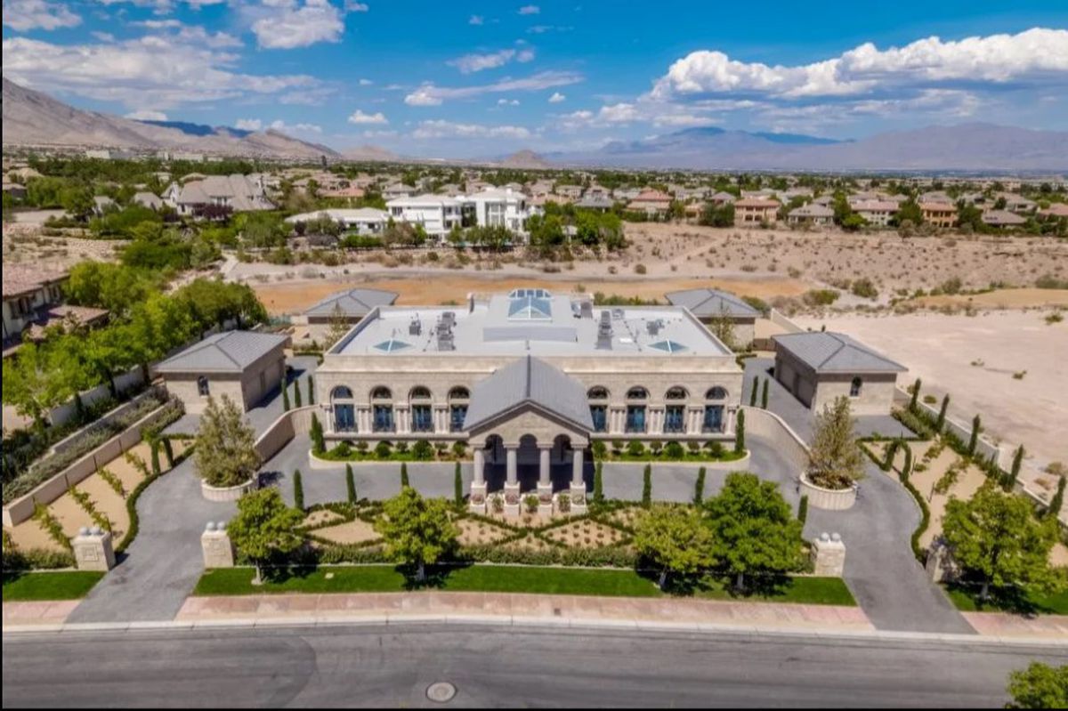 Floyd Mayweather i-a interzis logodnicei să mai intre în casă! Motivul pentru care dansatoarea s-a mutat într-un apartament