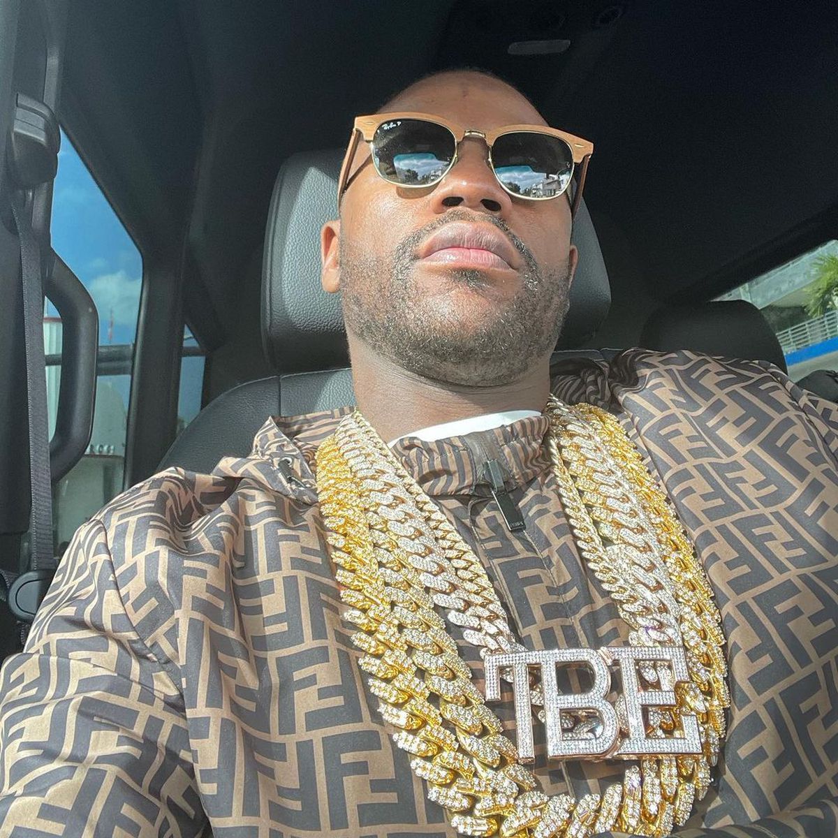 Floyd Mayweather, scandal cu fratele viitorului său adversar! L-a bătut și l-a amenințat: „O să-l omor pe nenorocitul ăsta”