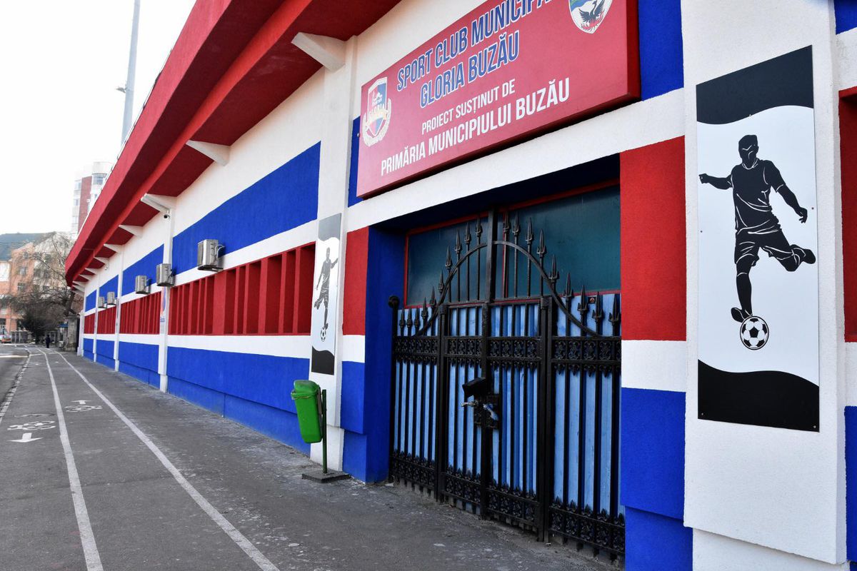 Finală de 7* pe stadion de 3* » GSP a vizitat arena care ar putea găzdui duelul de titlu din Liga 1: „Deja ne sună oamenii că vor câte 1.000 de bilete”