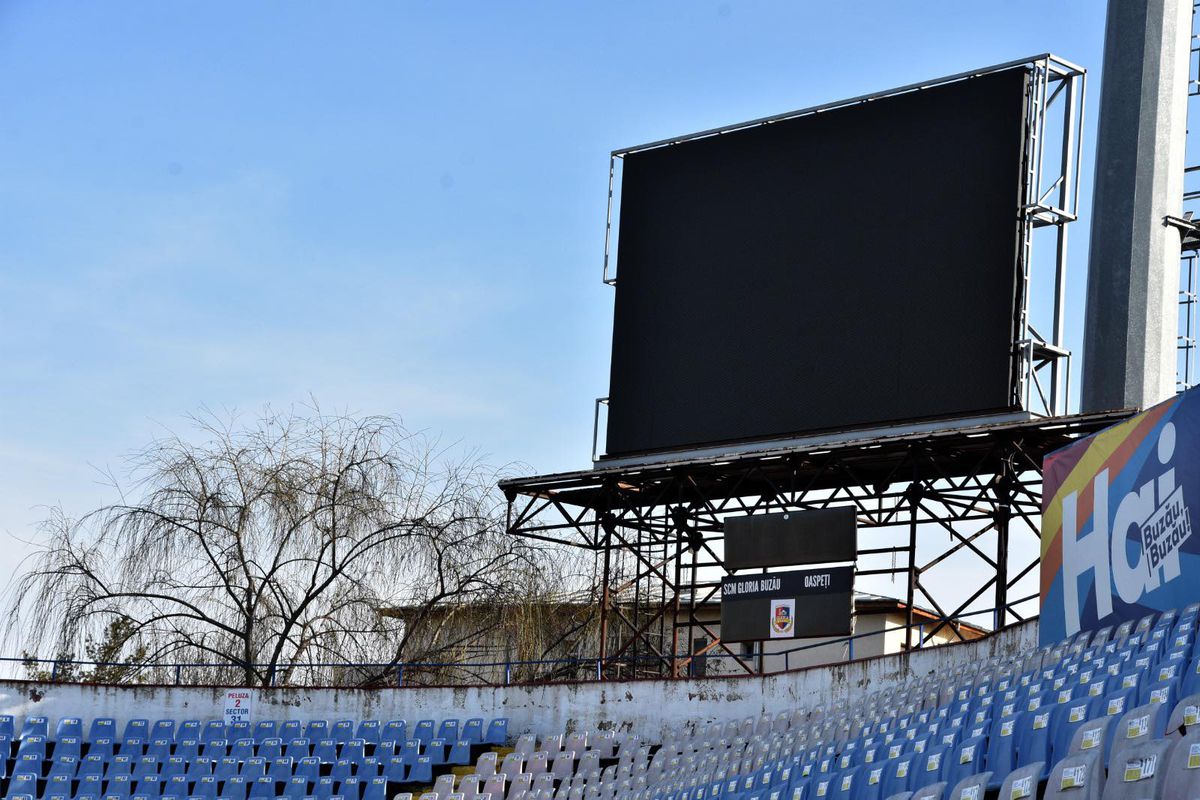Finală de 7* pe stadion de 3* » GSP a vizitat arena care ar putea găzdui duelul de titlu din Liga 1: „Deja ne sună oamenii că vor câte 1.000 de bilete”
