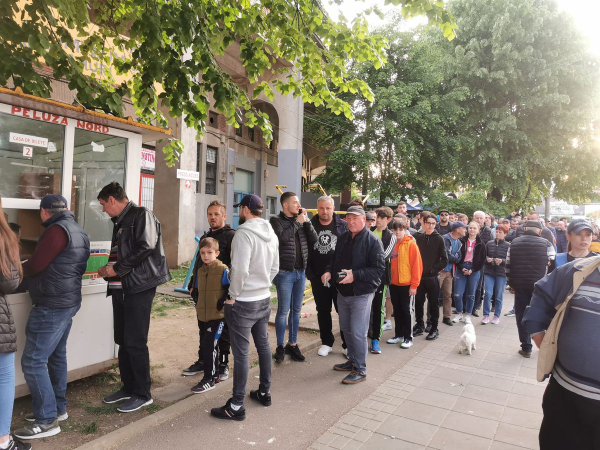 Potecă spre baraj! În inferioritate numerică, Dinamo câștigă thrillerul cu 5 goluri de la Botoșani