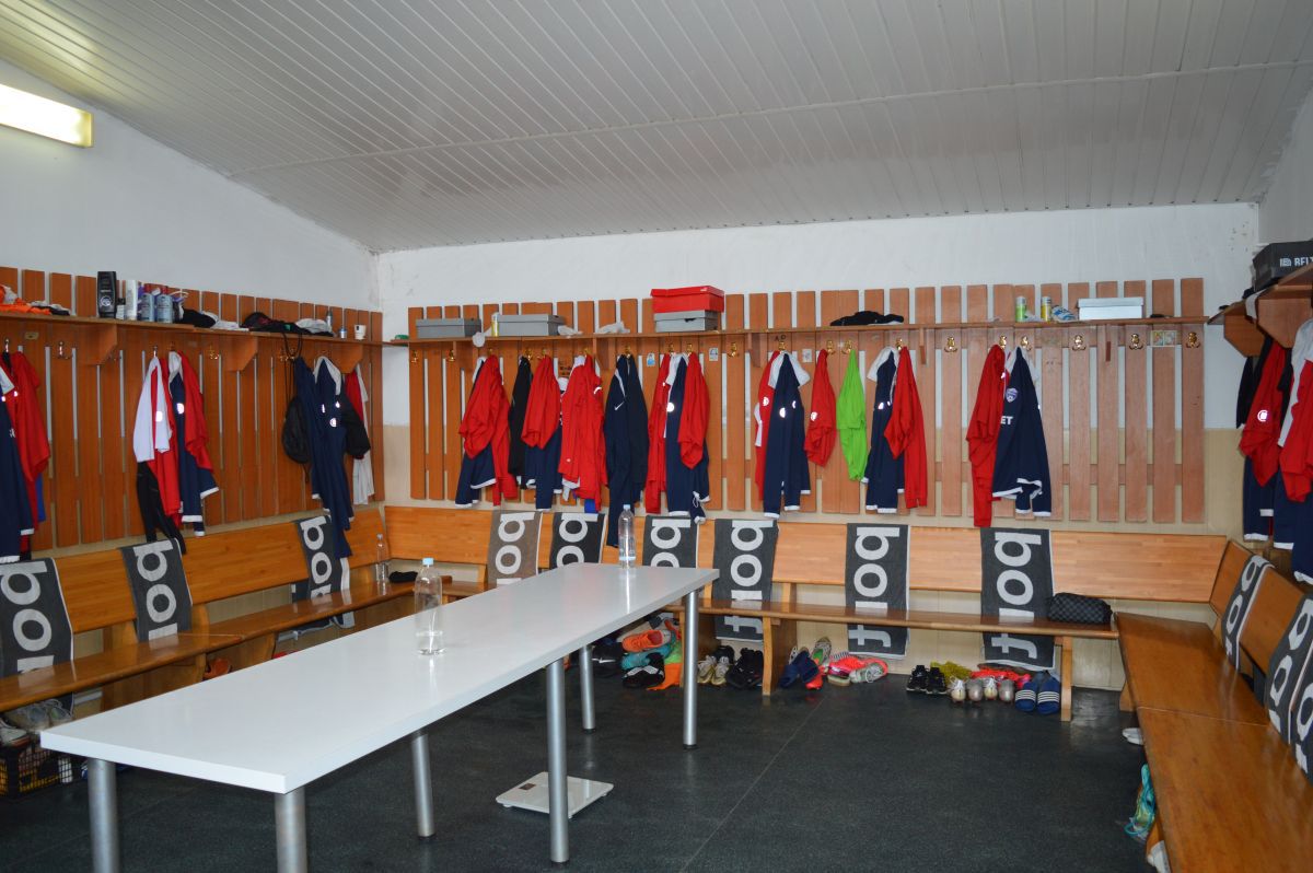 Finală de 7* pe stadion de 3* » GSP a vizitat arena care ar putea găzdui duelul de titlu din Liga 1: „Deja ne sună oamenii că vor câte 1.000 de bilete”