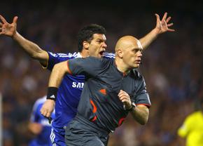 13 ani de la Chelsea - Barcelona 1-1, considerat de mulți „cel mai mare furt din istorie” » Henning Obrevo, arbitrul partidei, își recunoaște greșelile: „Ar fi trebuit să se acorde un penalty”