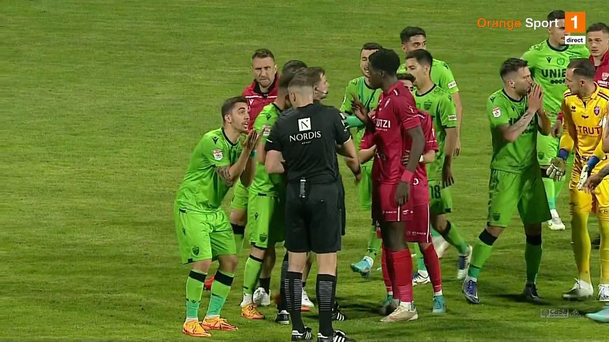 Potecă spre baraj! În inferioritate numerică, Dinamo câștigă thrillerul cu 5 goluri de la Botoșani