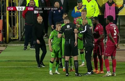 Dinamo, în „10” o repriză » Confuzie totală la Botoșani: de ce a fost eliminat Balthazar Pierret