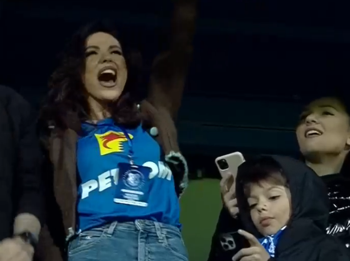 Andreea Bododel în tribune la Farul - Rapid