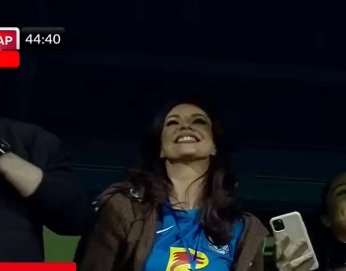 Andreea Bododel în tribune la Farul - Rapid