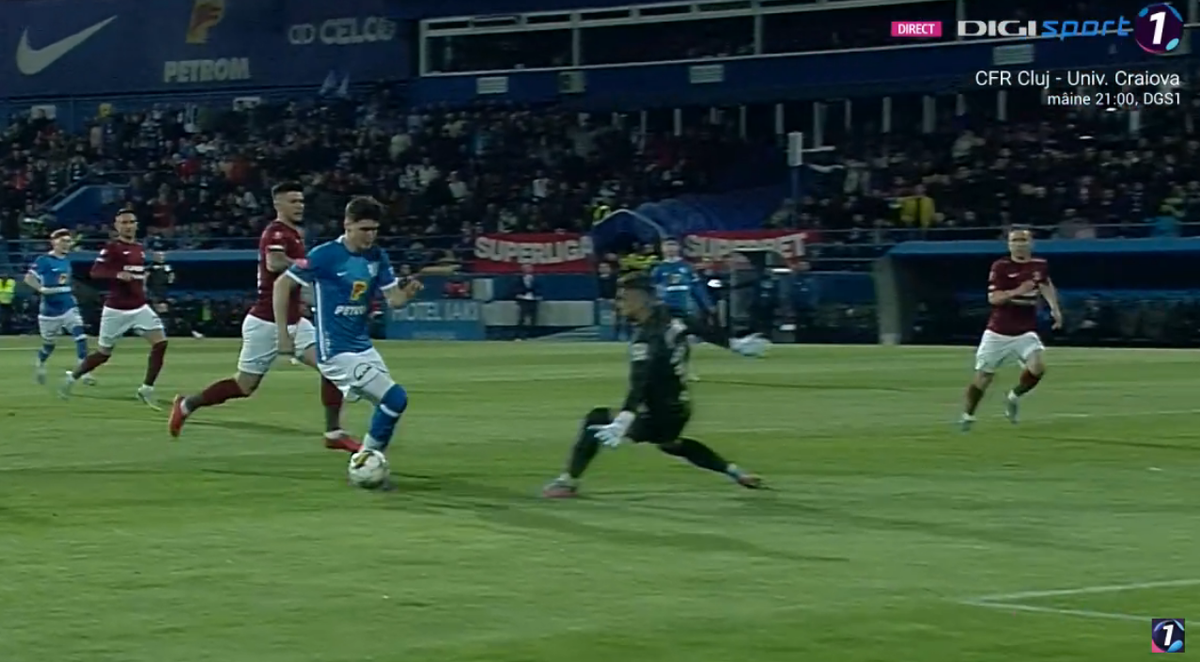 Gafeurul campionatului a dictat penalty în secunda 27 a meciului Farul - Rapid » Reluările au elucidat faza