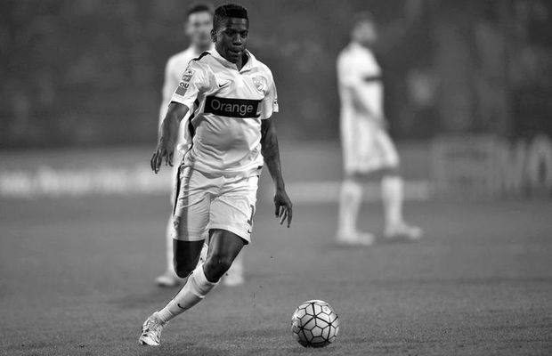 Și-au bătut joc de momentul de reculegere în memoria lui Patrick Ekeng! Câțiva fani au înjurat Steaua: „Ține de educație”