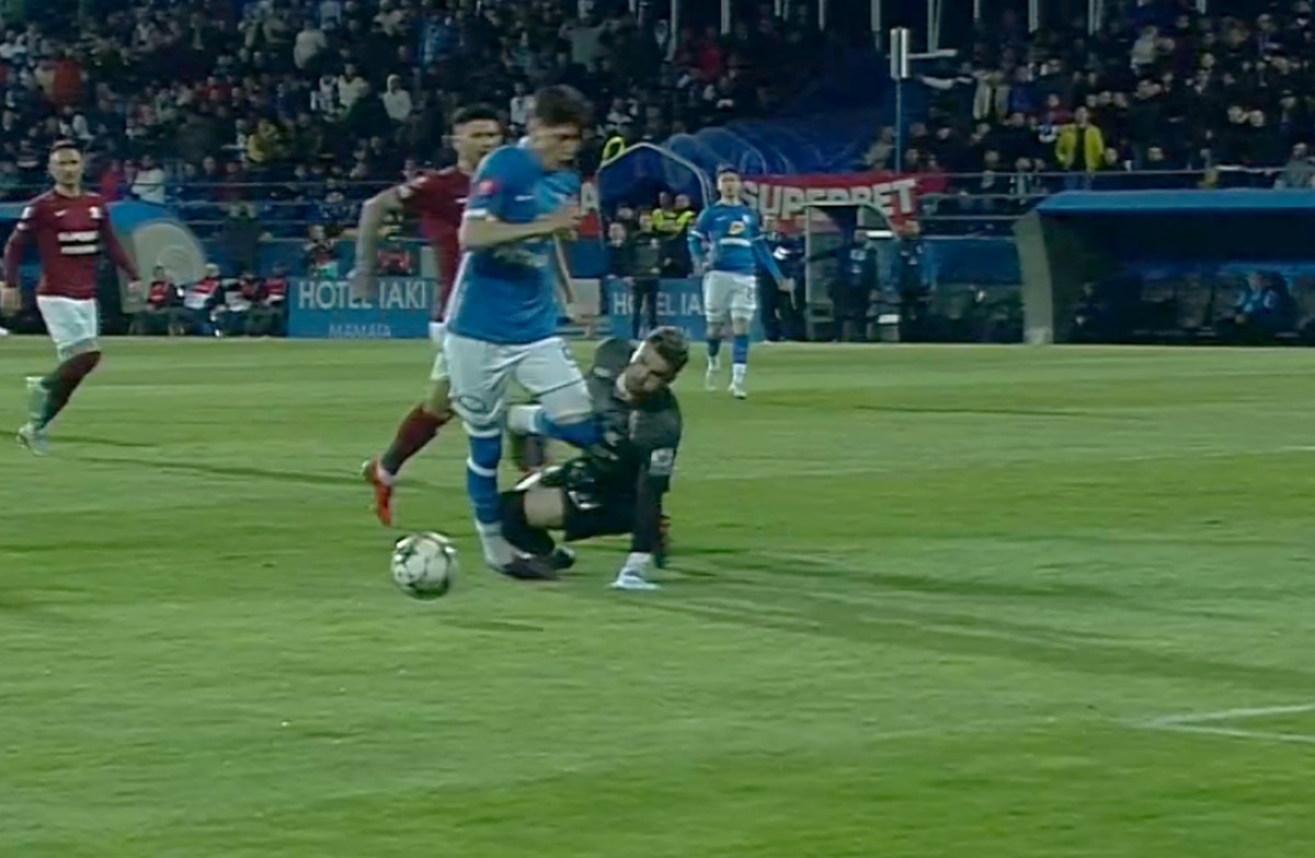 Gafeurul campionatului a dictat penalty în secunda 27 a meciului Farul - Rapid » Reluările au elucidat faza