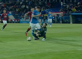 Penalty dictat în secunda 27 a meciului Farul - Rapid! Reluările au elucidat faza