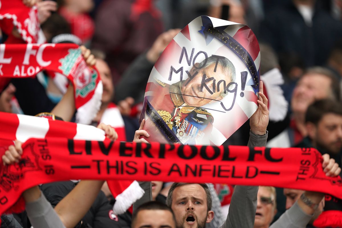 Fanii lui Liverpool, protest împotriva Regelui Charles