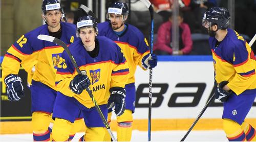 Hocheiștii români după un gol FOTO Karl Denham/IIHF