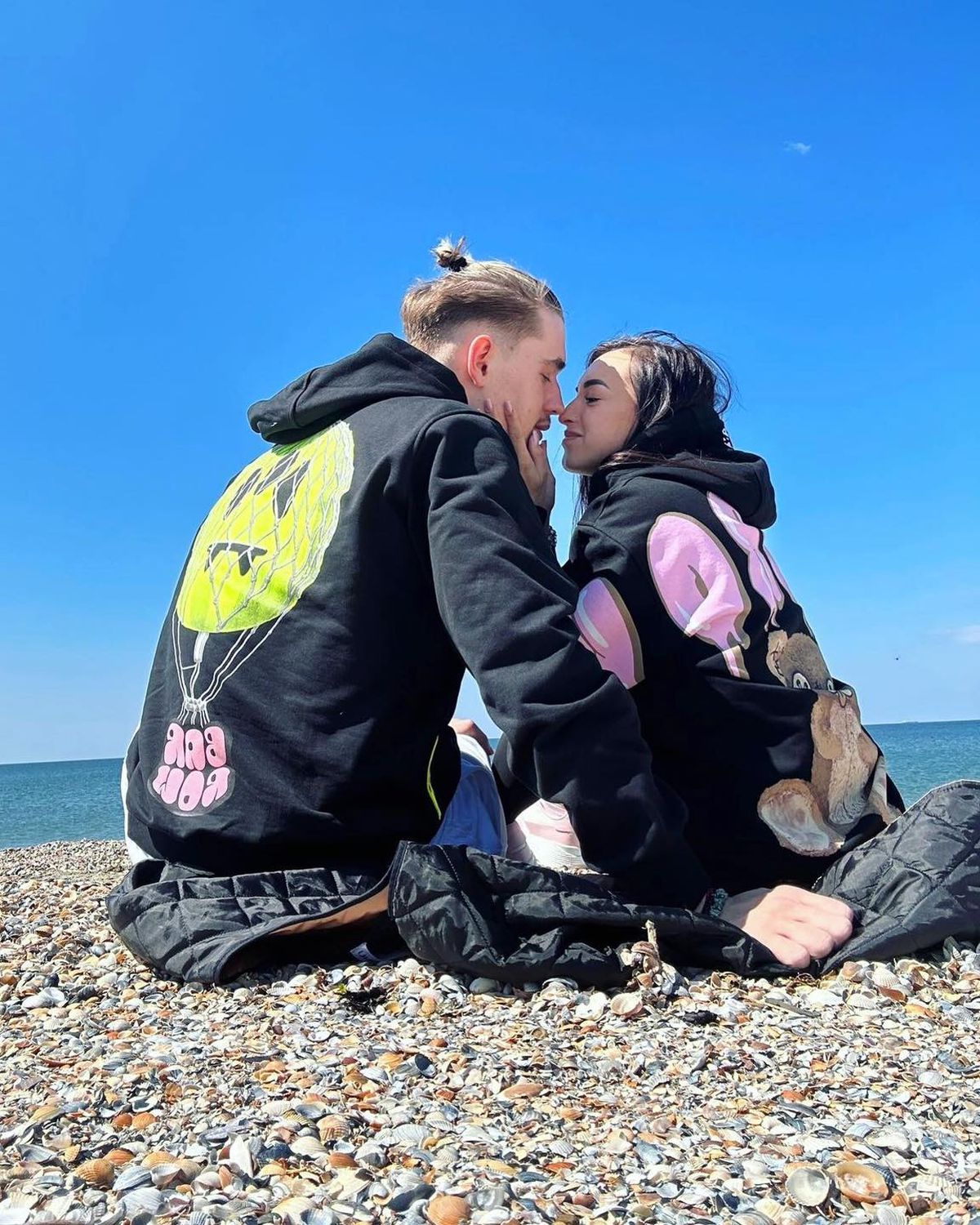 Larisa Iordache a stârnit imaginația fanilor cu ultimele poze de la piscină: „Mi-ai făcut ziua”