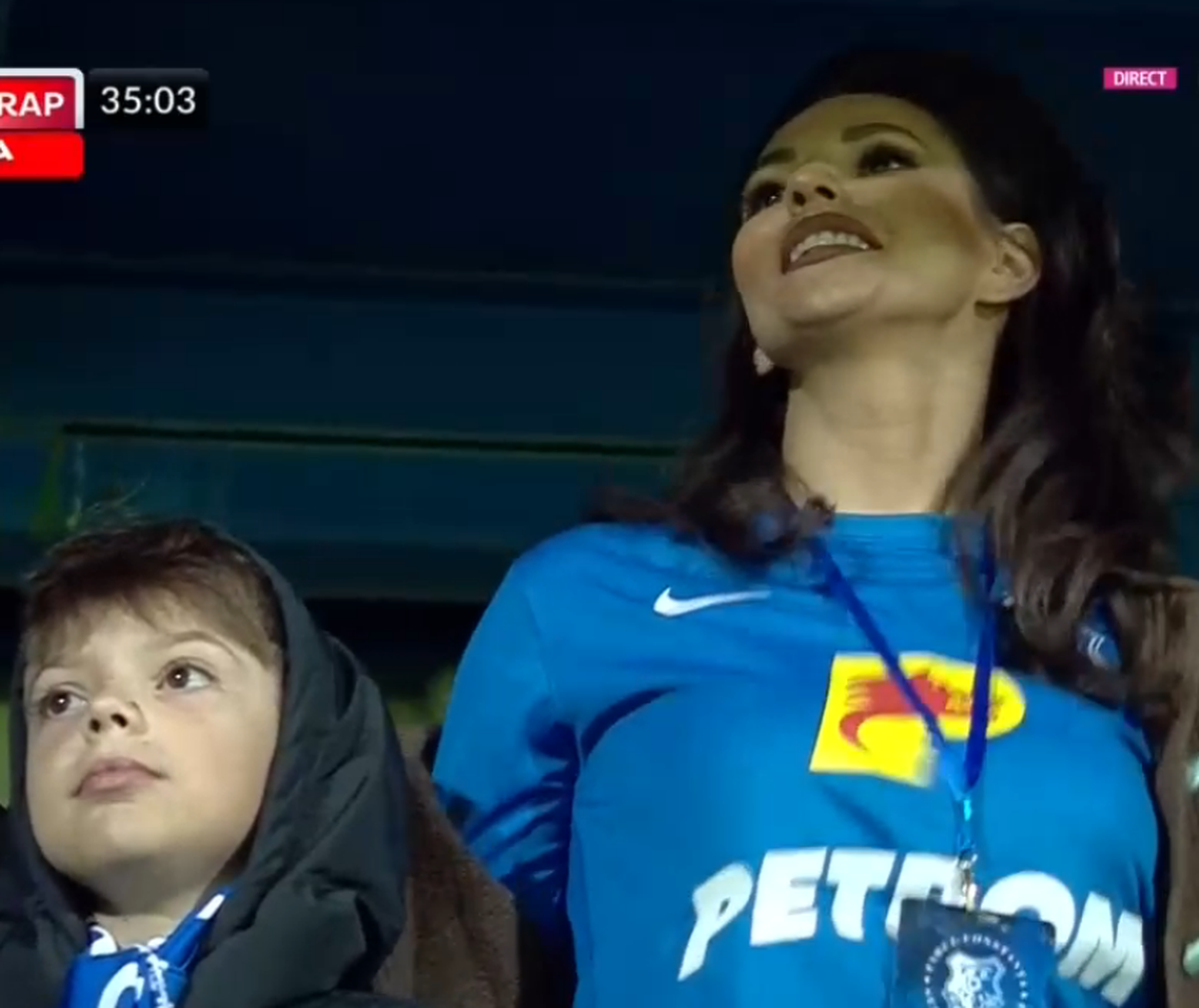 Andreea Bododel în tribune la Farul - Rapid