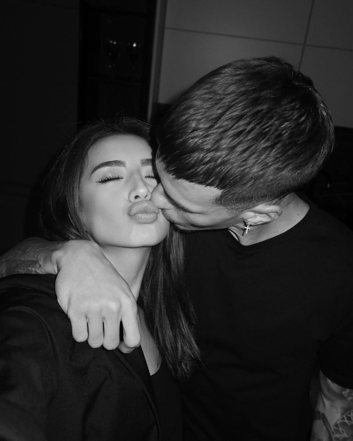 Iubitele lui Man și Moldovan au atras toate privirile înainte de România - Liechtenstein » Cum au apărut îmbrăcate