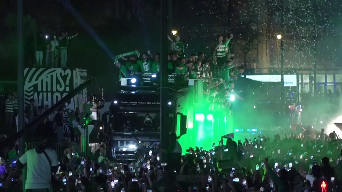 Noapte albă la Lisabona! Sporting a câştigat campionatul Portugaliei și mii de fani au ieșit pe străzi