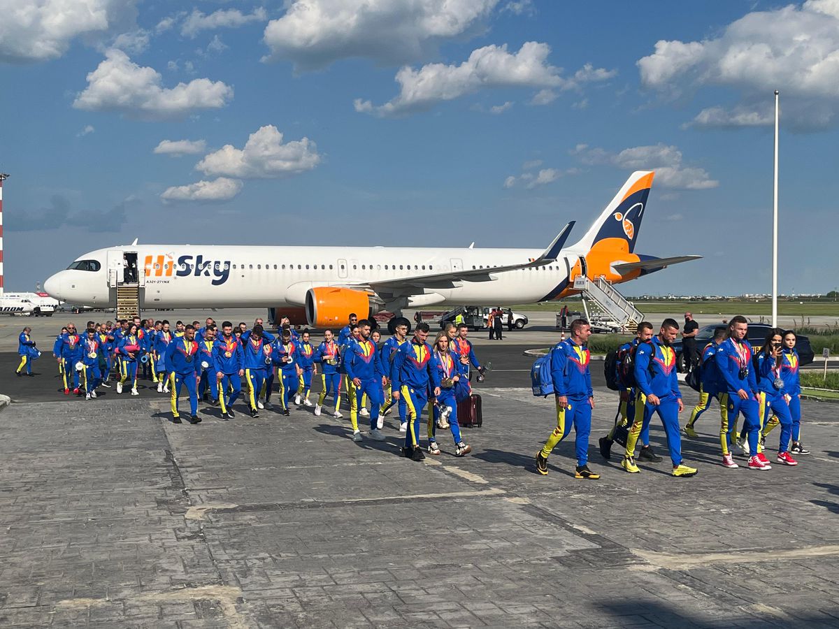 Românii campioni ai Europei la culturism și fitness au fost primiți în Salonul Oficial de la Otopeni » Veteranul lotului, Vasile Șerban, a explicat cum se motivează la 74 de ani