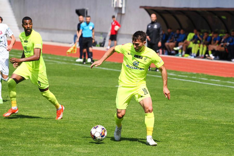 Alin Roman la balon / Foto: GSP.ro I-a luat ochii lui Panduru: „Știe fotbal, crezi că e ușor?”