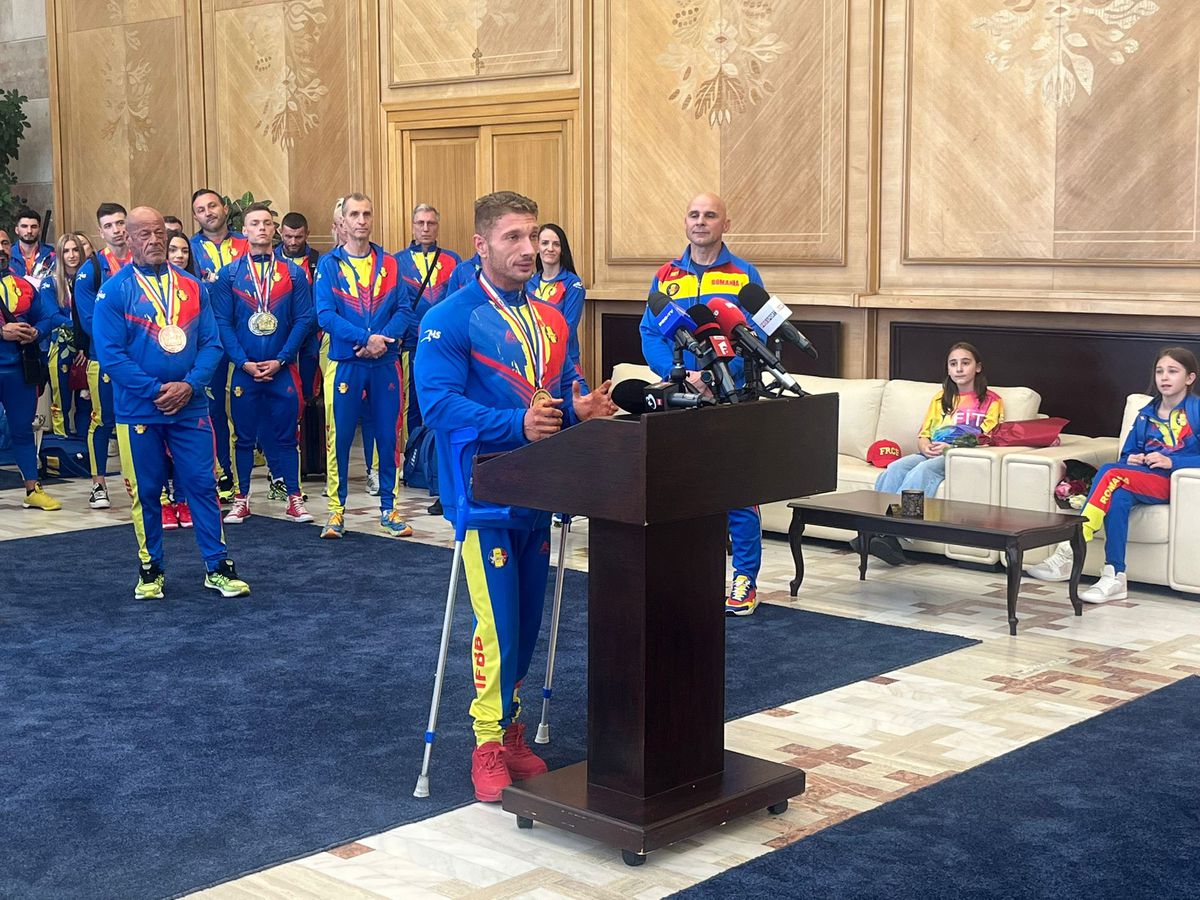 Românii campioni ai Europei la culturism și fitness au fost primiți în Salonul Oficial de la Otopeni » Veteranul lotului, Vasile Șerban, a explicat cum se motivează la 74 de ani