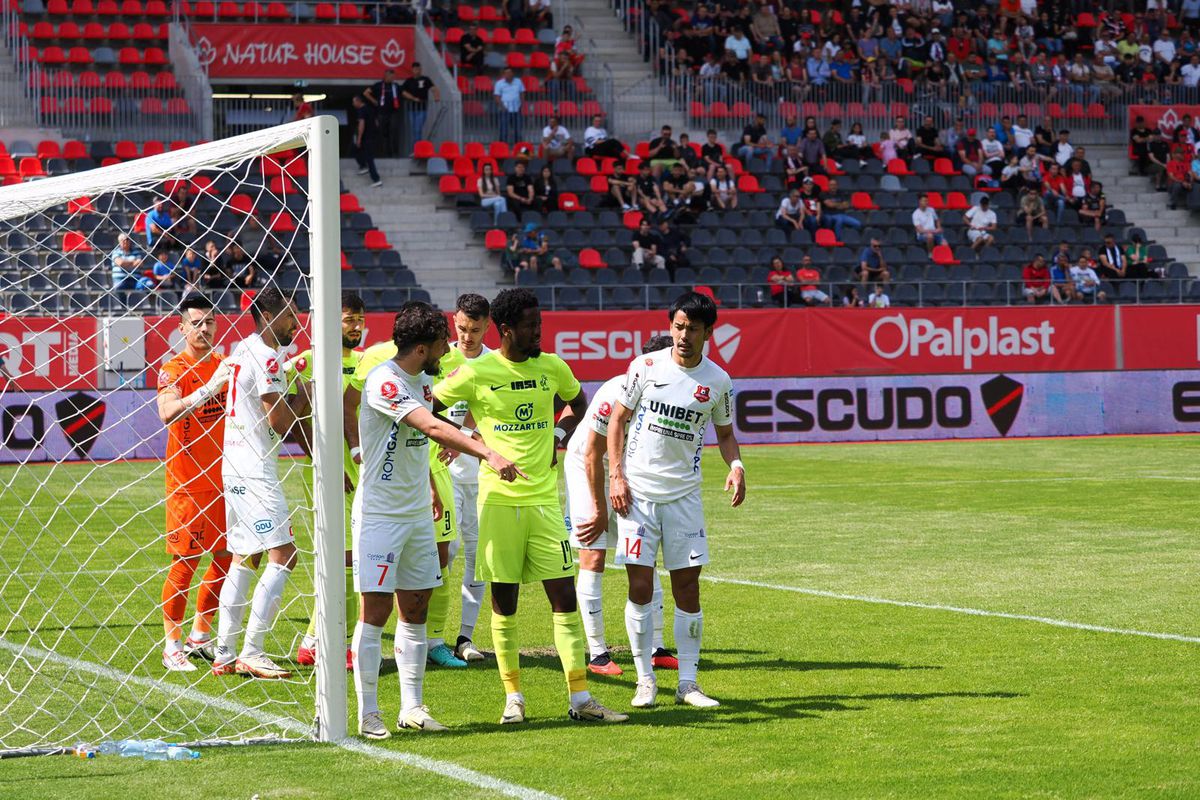 Poli Iași, victorie controversată la Sibiu: „Rușine, rușine să vă fie!” » Dinamo e ultima și doar un MIRACOL o ține în Superligă!