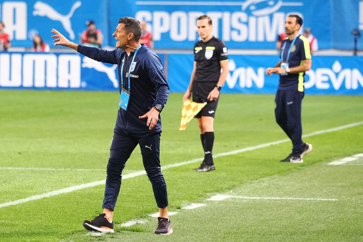 Faza trecută cu vederea în minutul 81 din Craiova - FCSB » Moment tensionat între „frații” Mitriță și Băluță! I-a râs în față