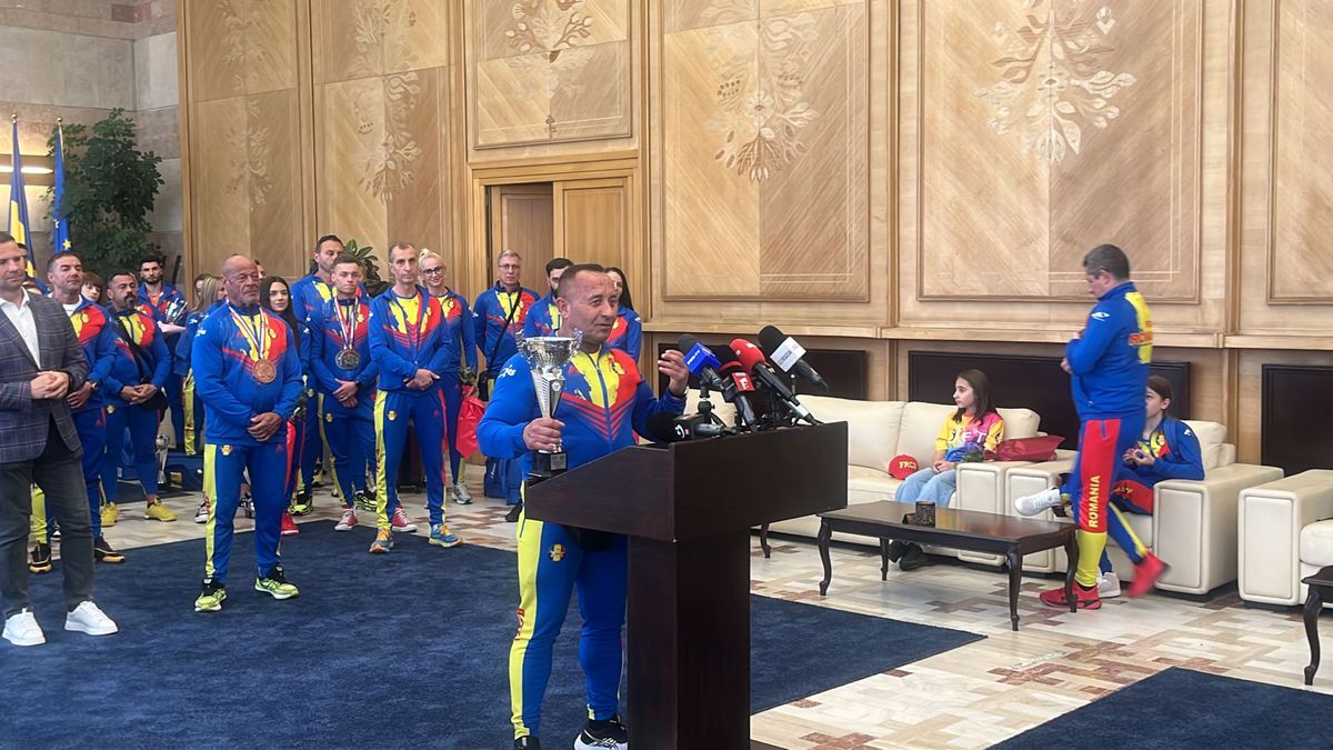 Românii campioni ai Europei la culturism și fitness au fost primiți în Salonul Oficial de la Otopeni » Veteranul lotului, Vasile Șerban, a explicat cum se motivează la 74 de ani