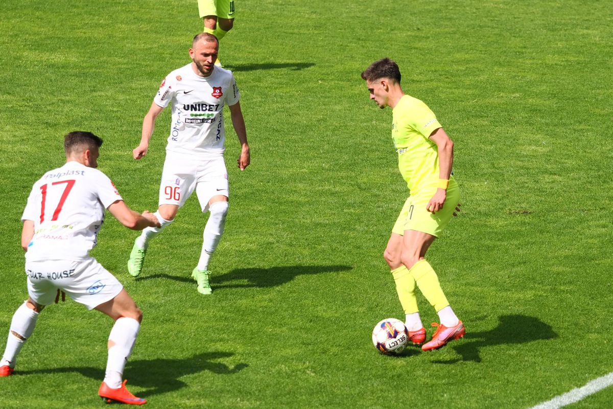 Poli Iași, victorie controversată la Sibiu: „Rușine, rușine să vă fie!” » Dinamo e ultima și doar un MIRACOL o ține în Superligă!