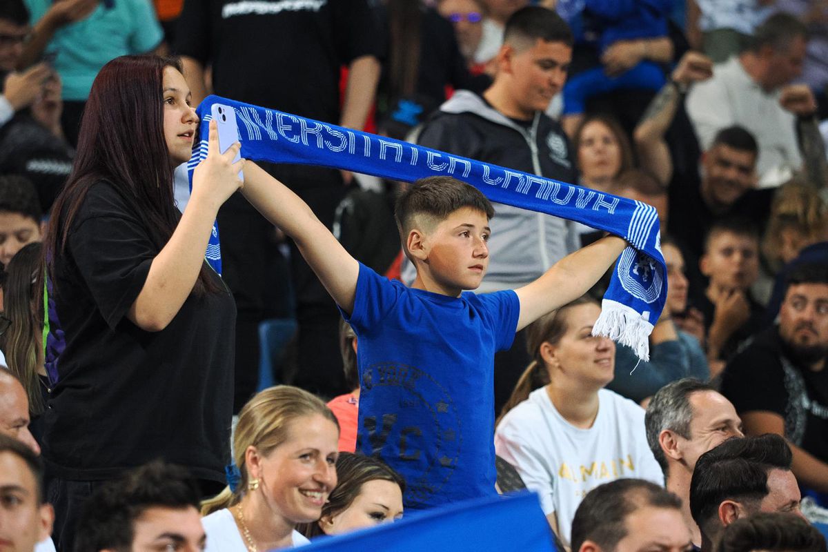 Faza trecută cu vederea în minutul 81 din Craiova - FCSB » Moment tensionat între „frații” Mitriță și Băluță! I-a râs în față