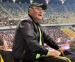 Momente inedite pe Arena Națională, cu Mircea Lucescu în prim-plan! Selecționerul a beneficiat de masaj pe toată durata meciului FCSB - Dinamo