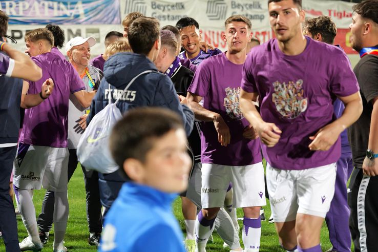 Sărbătoare la Mioveni, după ce FC Argeș a promovat, foto: Andrei Furnigă / GSP