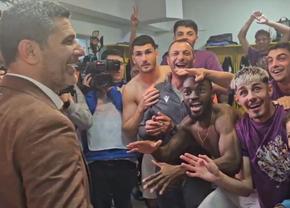 Imagini fabuloase din vestiarul lui FC Argeș! Primarul a intrat peste jucători și a negociat primele de promovare: „El a insistat”