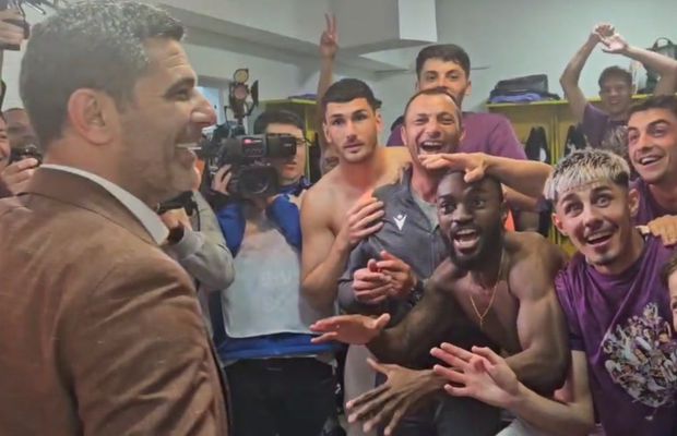 Imagini fabuloase din vestiarul lui FC Argeș! Primarul a intrat peste jucători și a negociat primele de promovare: „El a insistat”